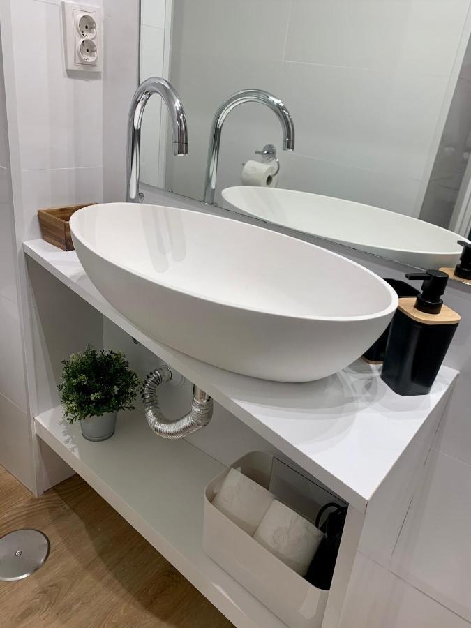 Ar Apartments - Central And Modern Apartment In بينالماذينا المظهر الخارجي الصورة