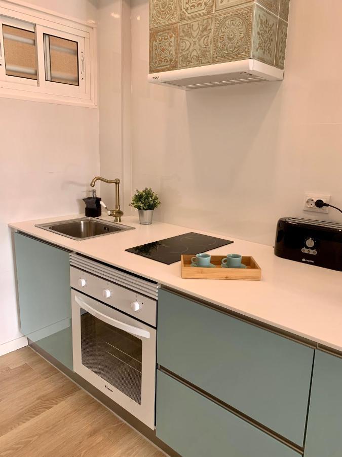 Ar Apartments - Central And Modern Apartment In بينالماذينا المظهر الخارجي الصورة