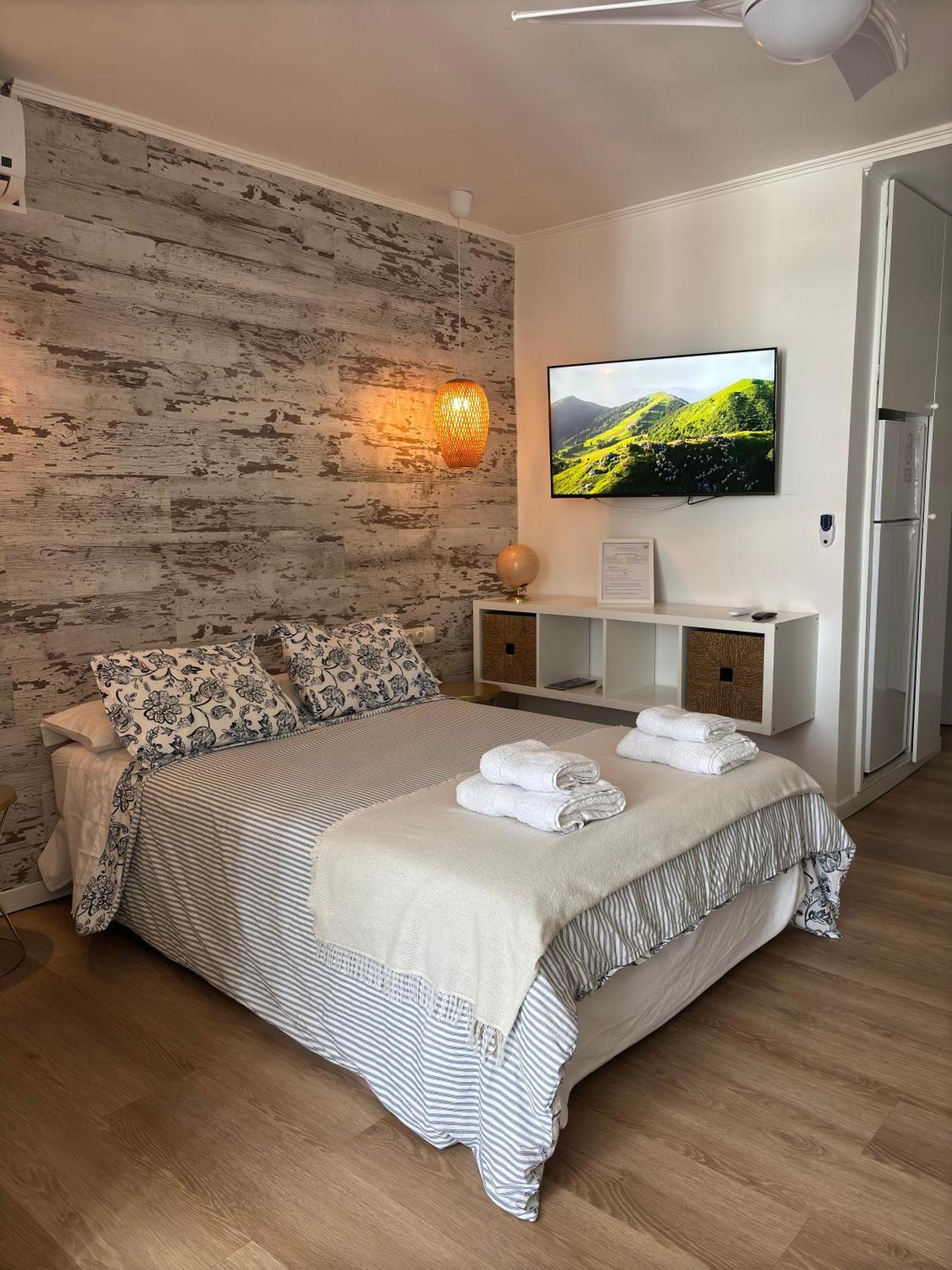 Ar Apartments - Central And Modern Apartment In بينالماذينا المظهر الخارجي الصورة