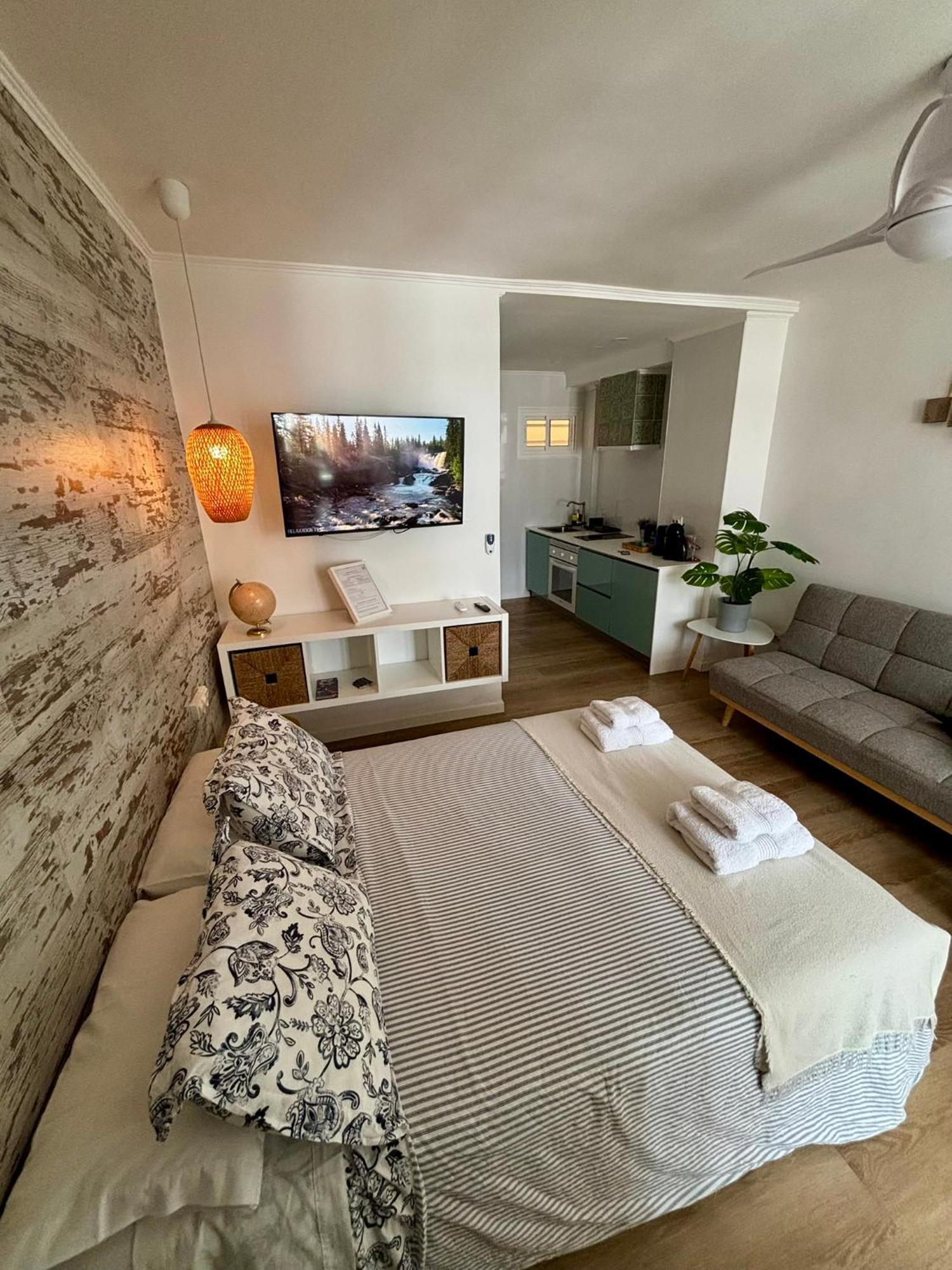 Ar Apartments - Central And Modern Apartment In بينالماذينا المظهر الخارجي الصورة